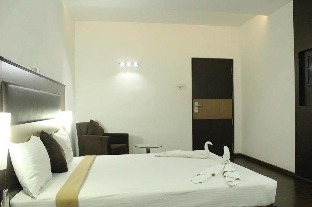Hotel The Home Tiruppur Exterior photo